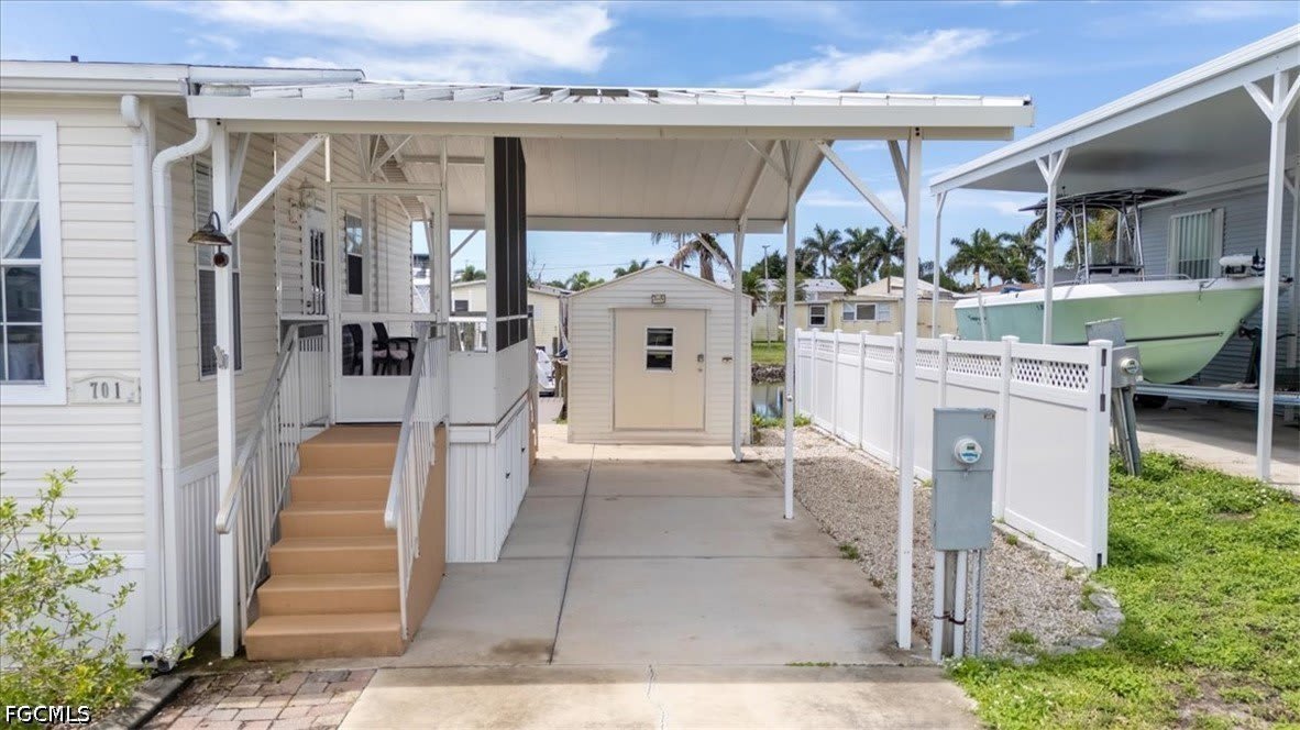 701 Coral Drive – photo 2