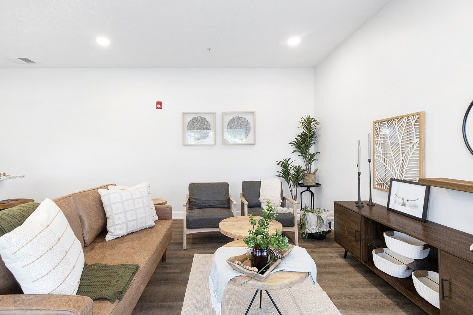 Page Living at Pinnacle Hills – photo 4