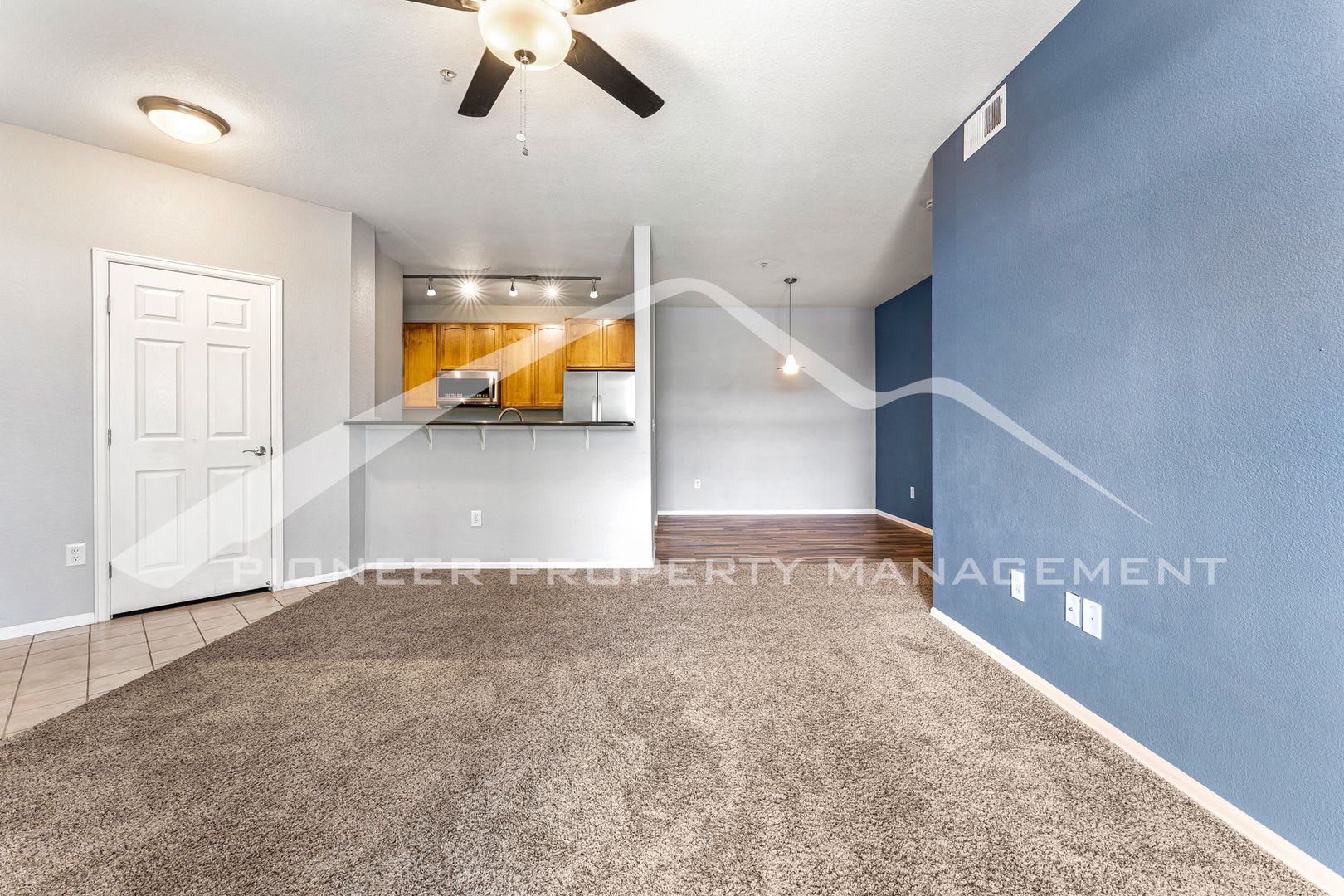 Spacious Condo with central AC and 2 Included Parking Spaces. – photo 4