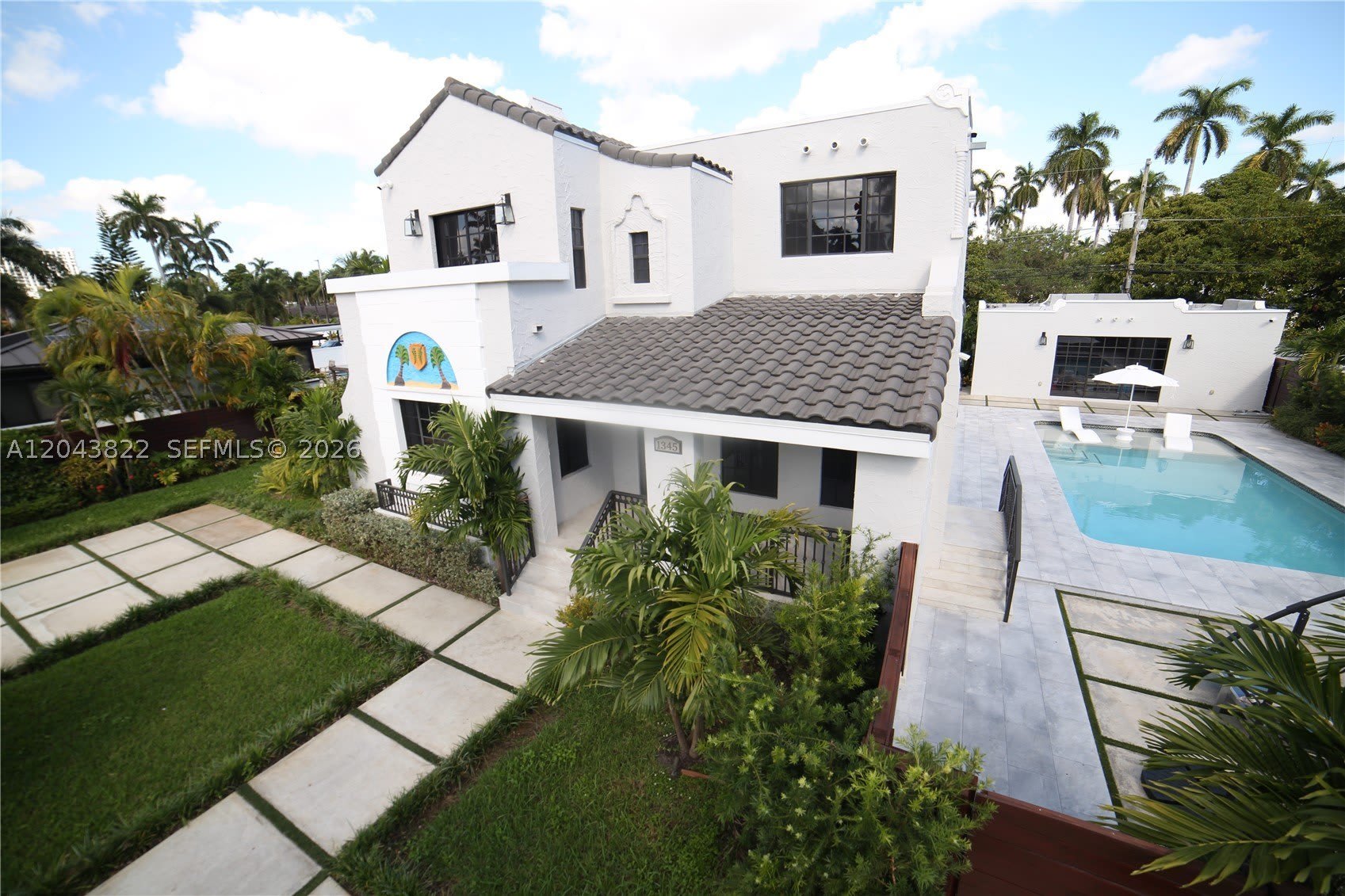 1345 Hollywood Blvd – photo 2