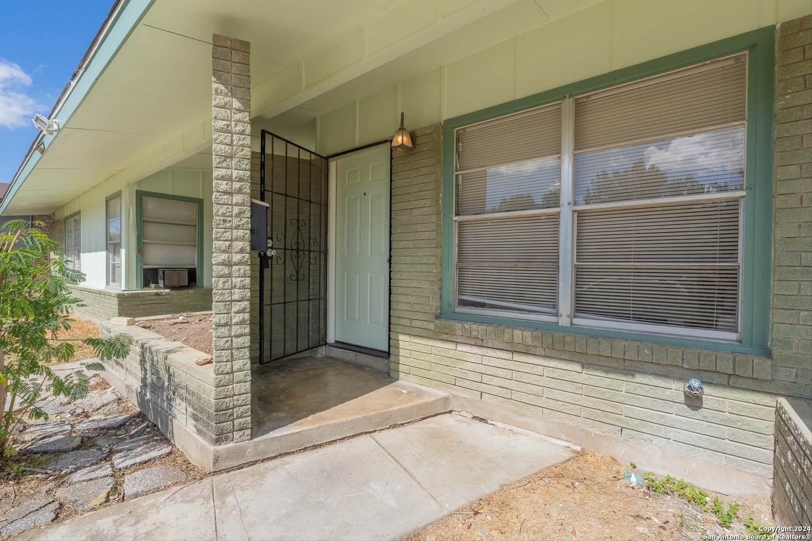 131 BRETTONWOOD DR – photo 2