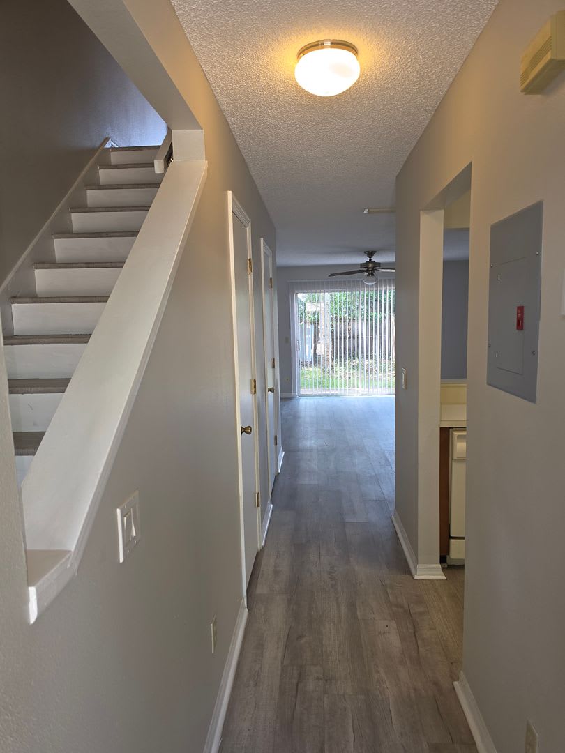 FOR RENT!! CLEAN AND COZY TWO STORY TOWNHOME (PRIVATE YARD)... – photo 3