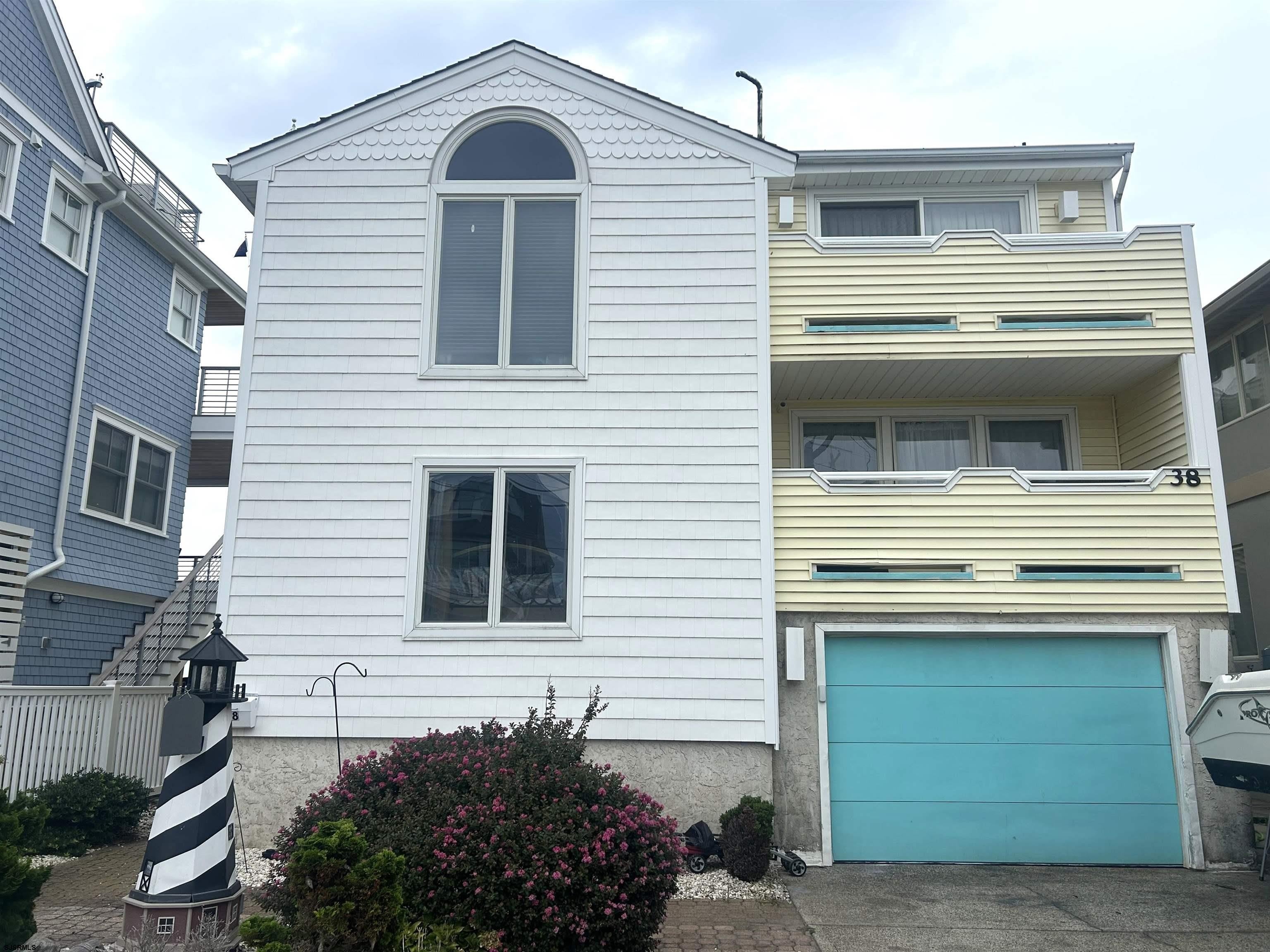 38 Bay Ave – photo 1