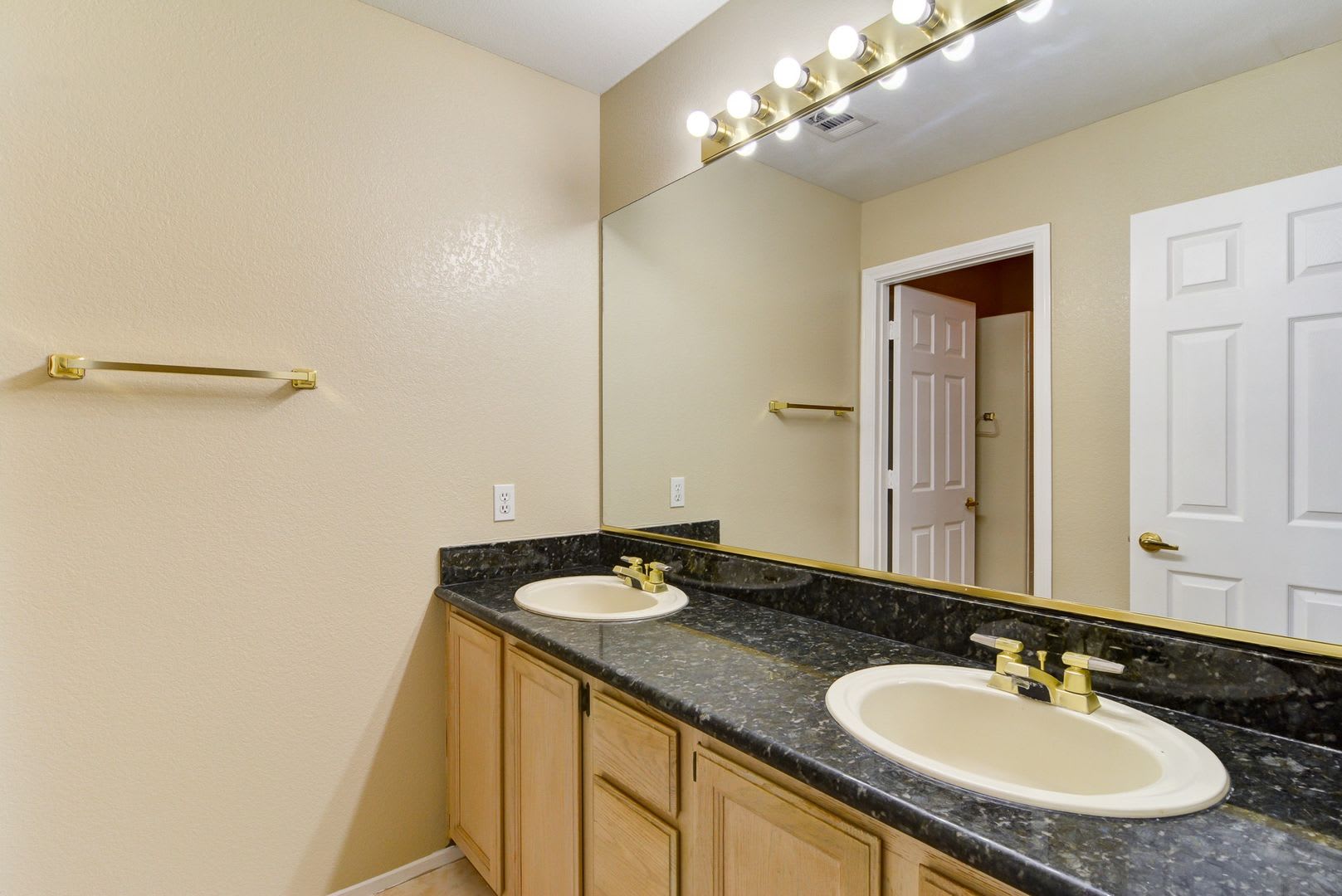 2069 Sapphire Valley Avenue, Henderson, Nevada 89074 – photo 2