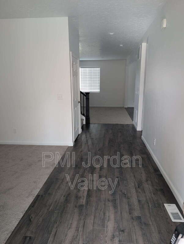 2123 N Wallflower Drive – photo 4