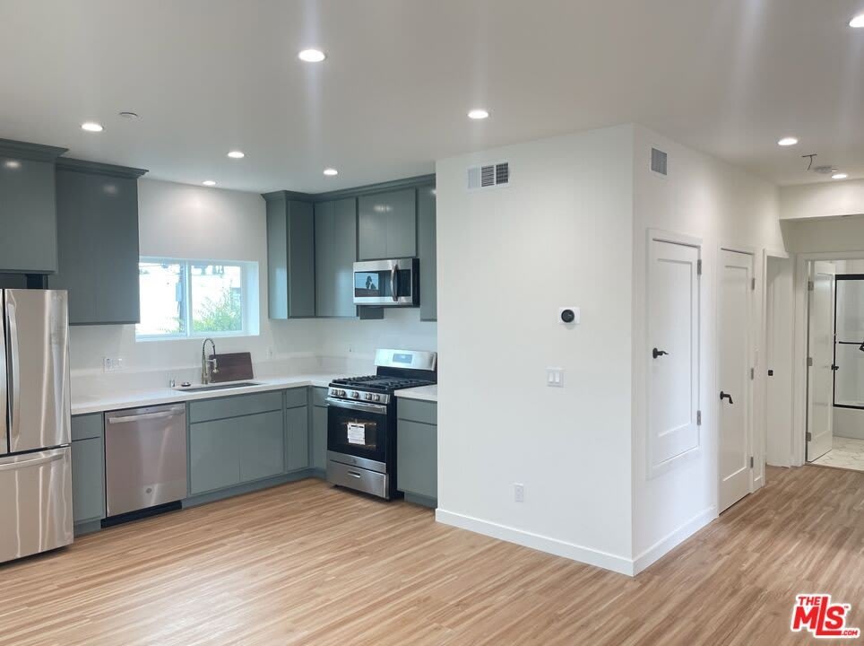 4017 MONTCLAIR St – photo 3
