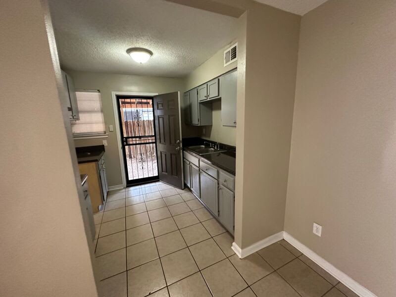 977 Pope St – photo 3