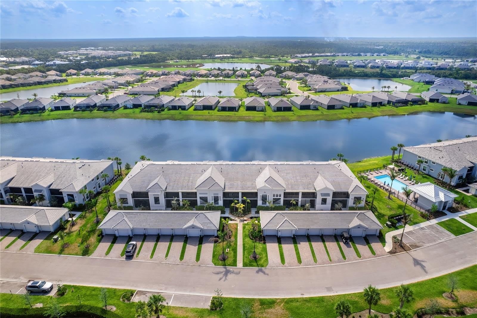14214 HERITAGE LANDING Boulevard – photo 1