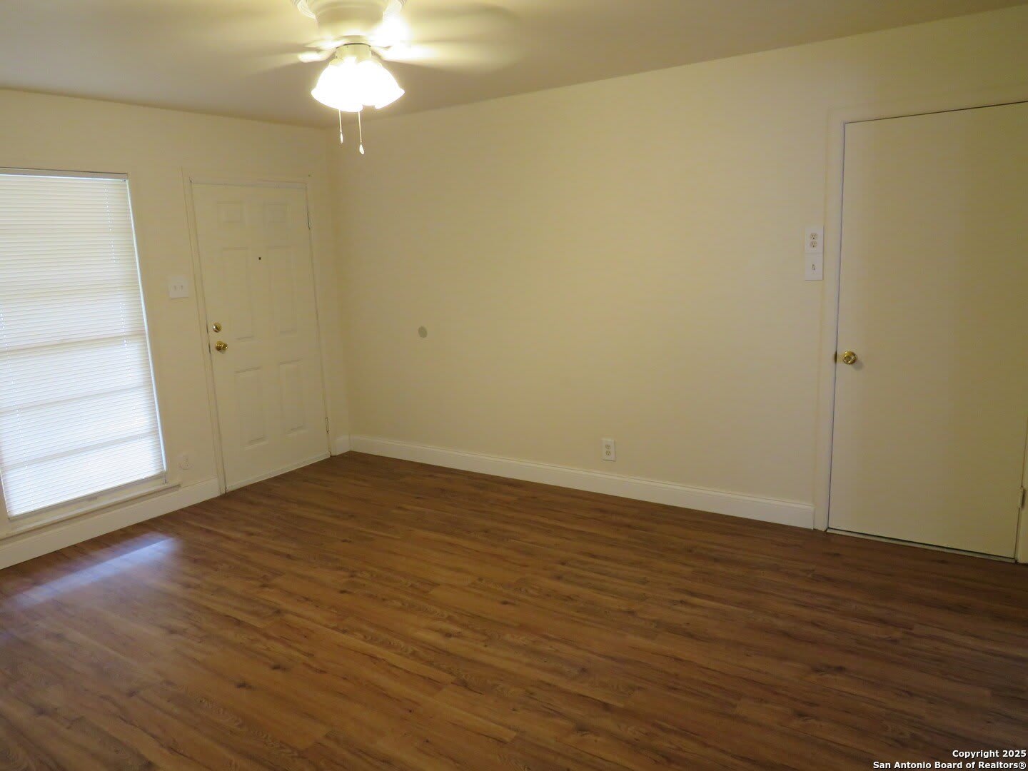 419 Anton Dr – photo 2
