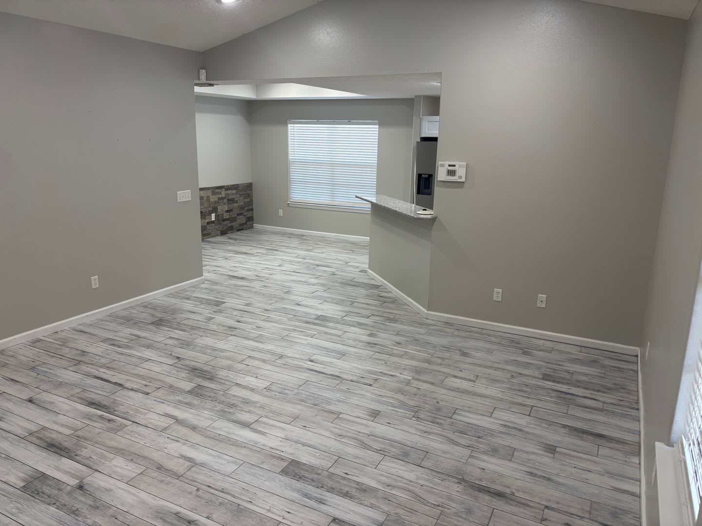 Beautiful 3/2 located at 5424 Nicole Blvd! – photo 4