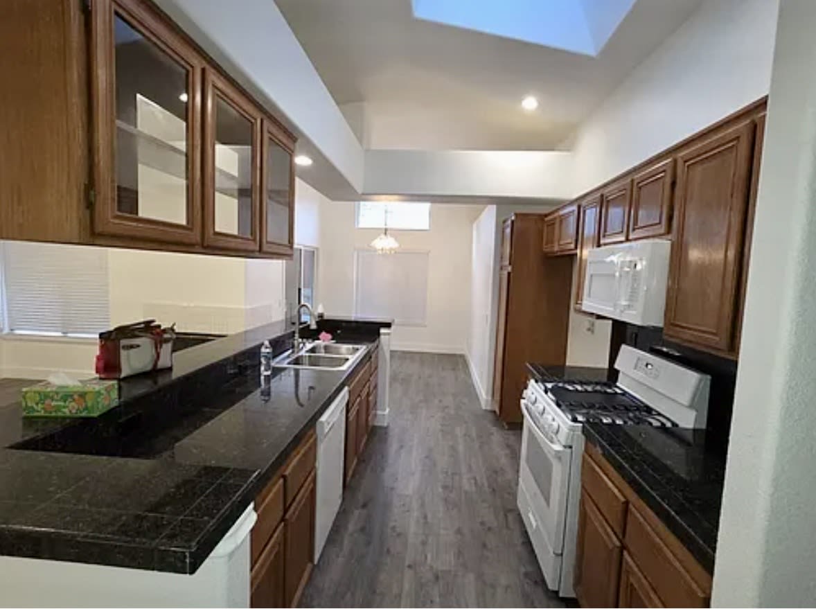 22852 Springdale Dr – photo 5