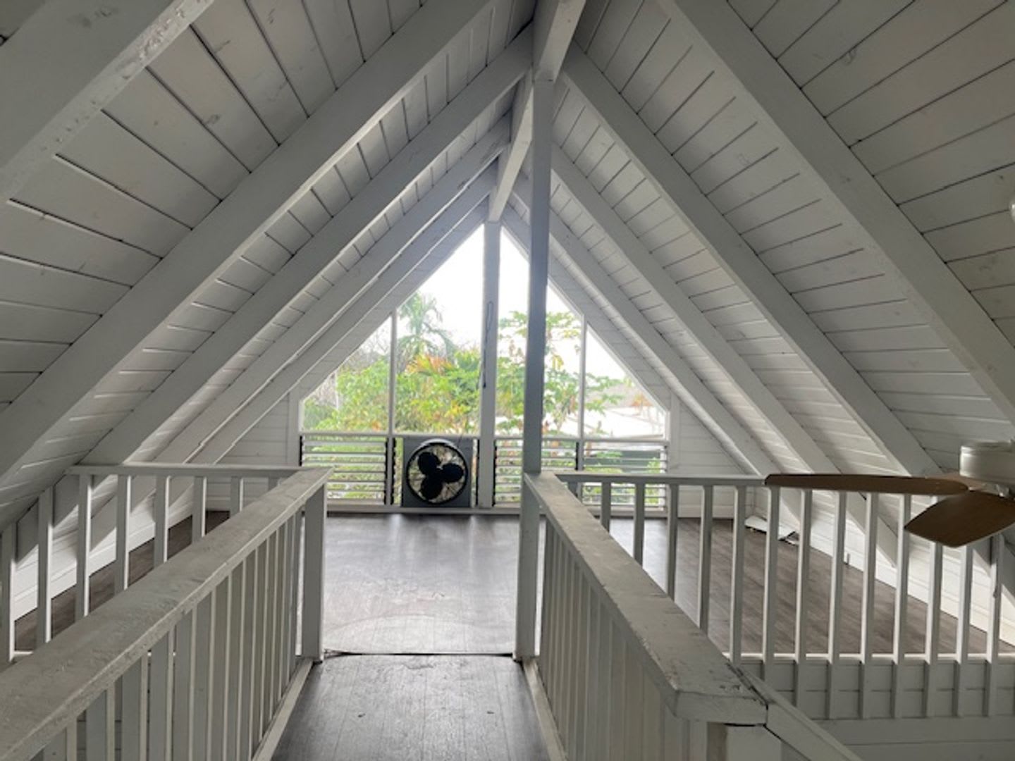 2 Bedroom / 1 Bath with loft and Ocean Views in Downtown Kona! – photo 4