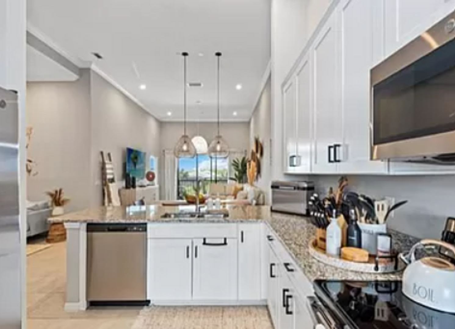 New Construction Very Modern 2 Plus A Den 2Nd Floor Condo With Golf Esplanade Golf Country Club New Construction – photo 4