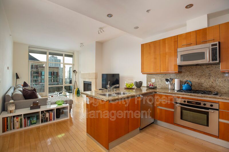 550 Front Street – photo 1