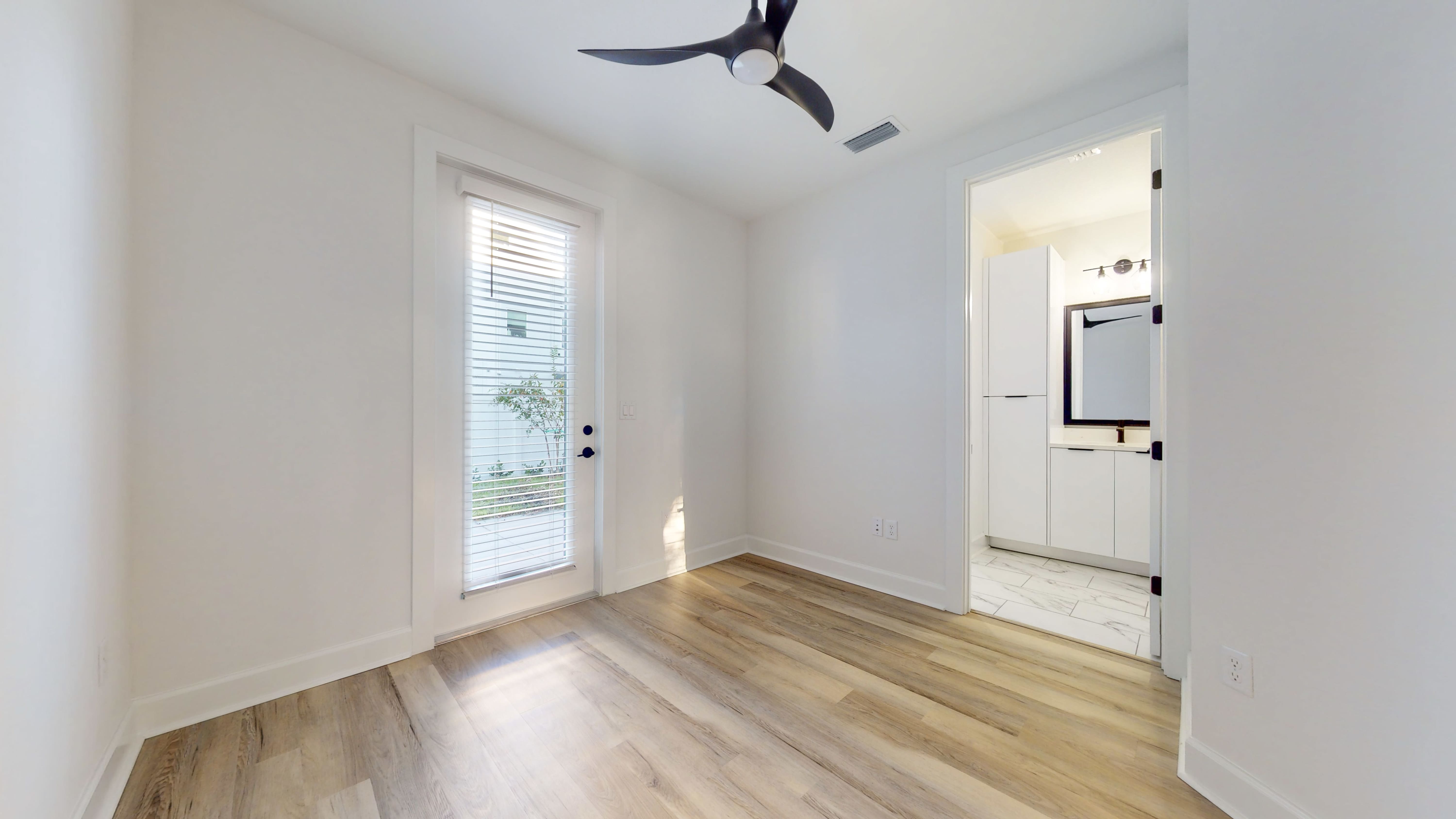 1520 N Pierce St Unit 5 – photo 4