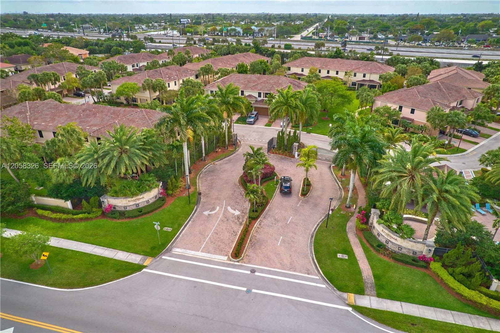 129 RIVERWALK CIR E #129 PLANTATION, FL 33325 – photo 3