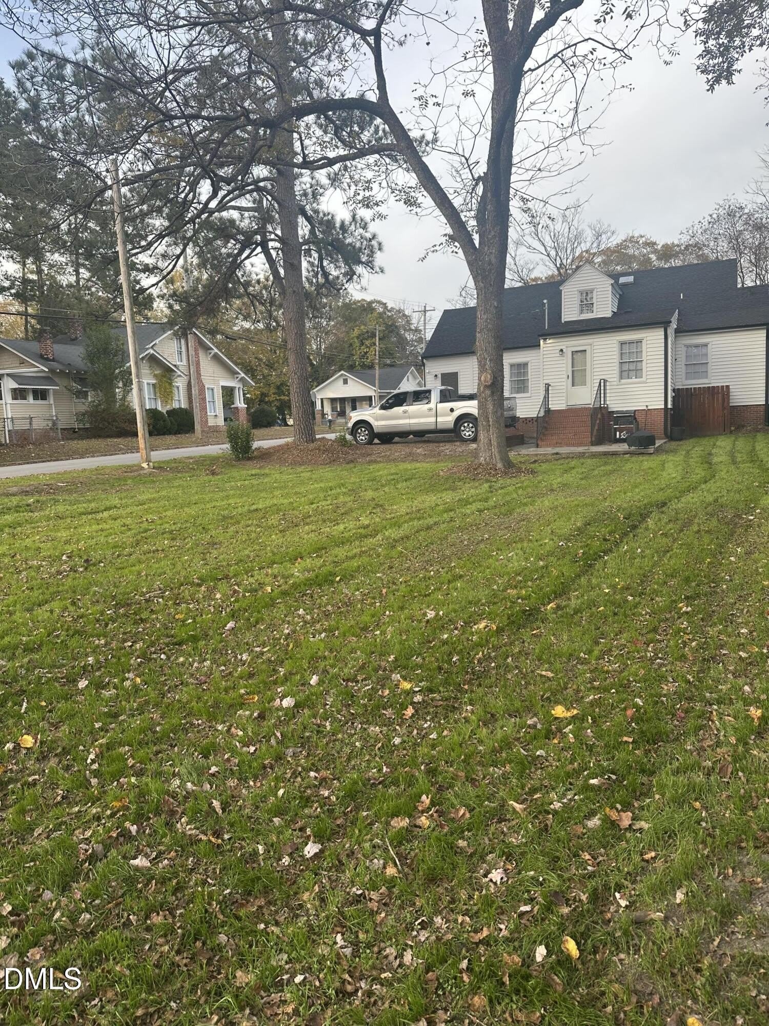 811 Briggs Street S – photo 2