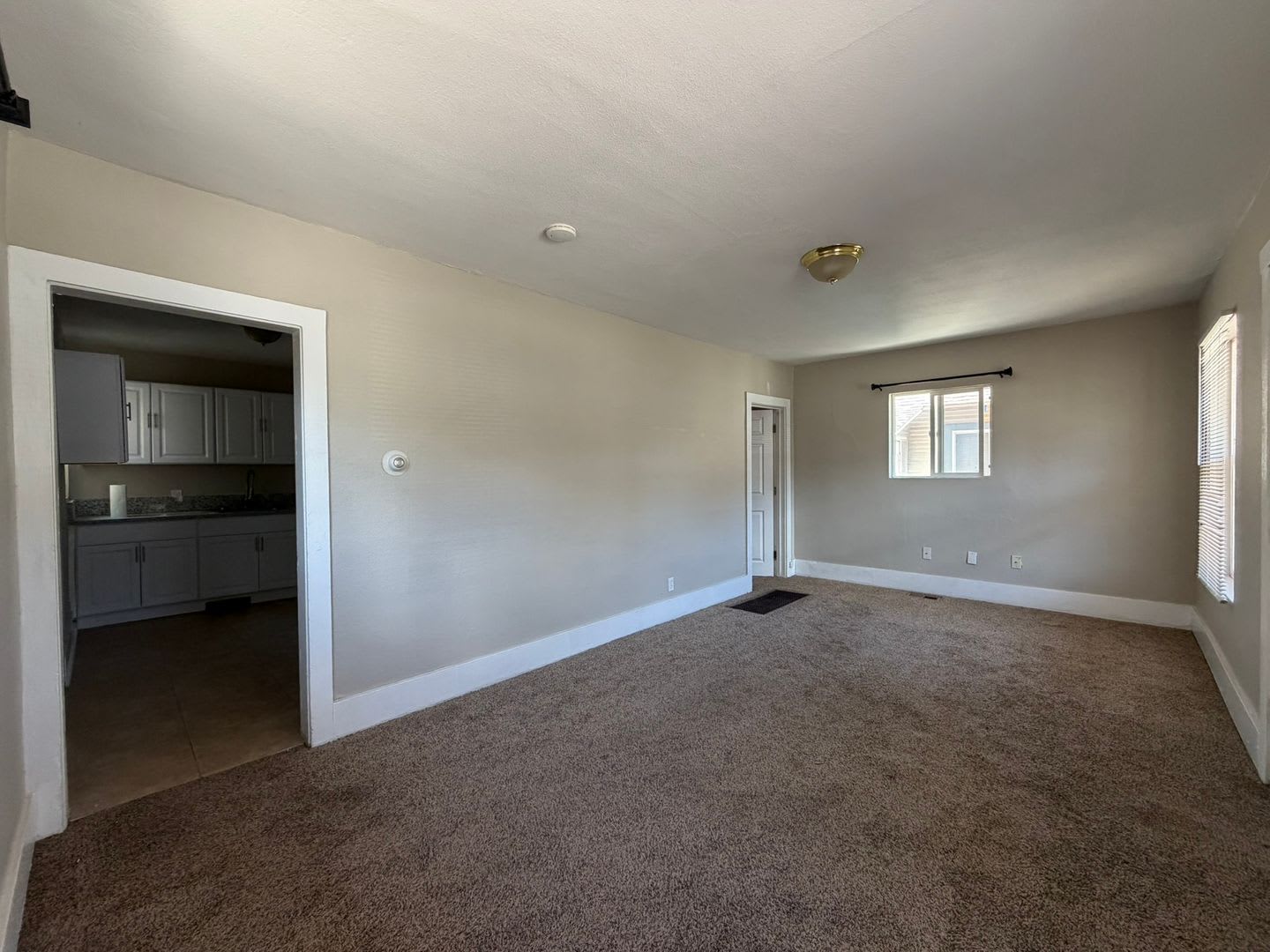 $ 1475.00 Escape Apartment Life! Downtown Cottage with yard! – photo 3