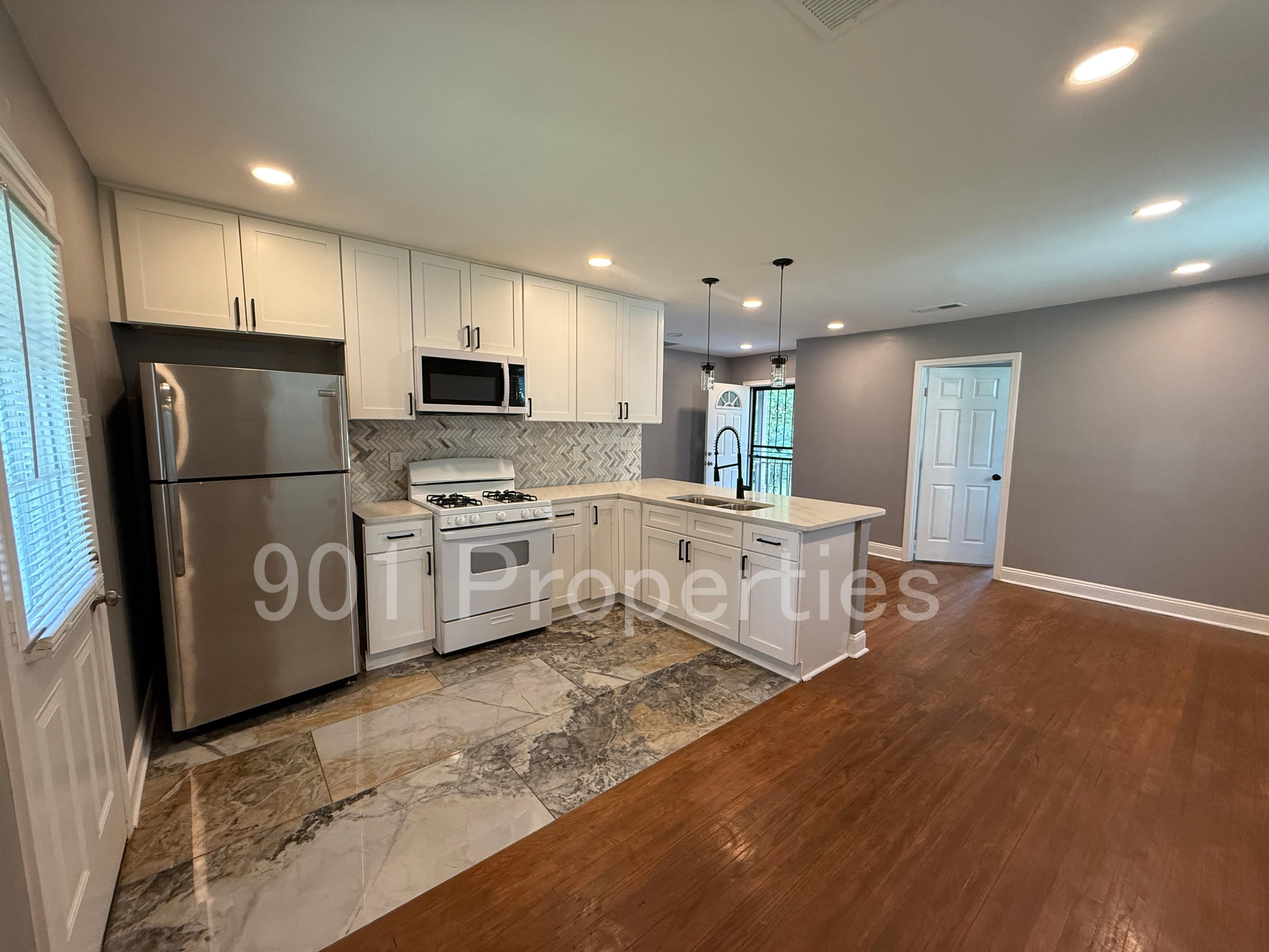 1096 McEvers Road – photo 3