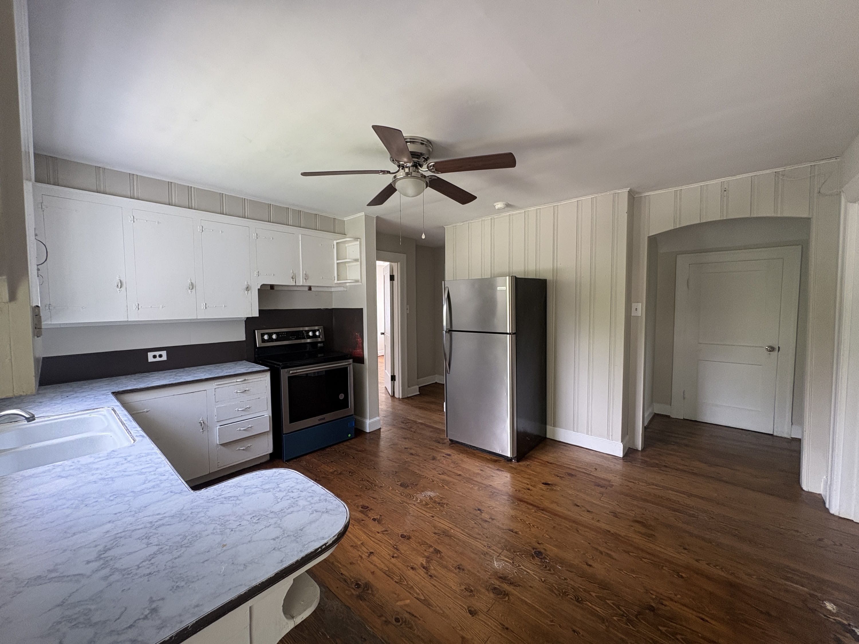142 Grove Ave Apt C – photo 2