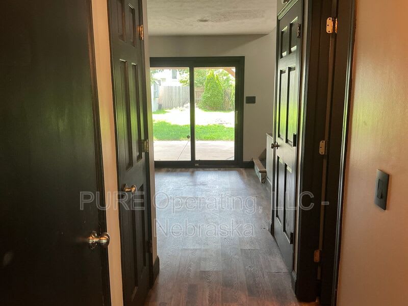 5018 S 163rd St – photo 2