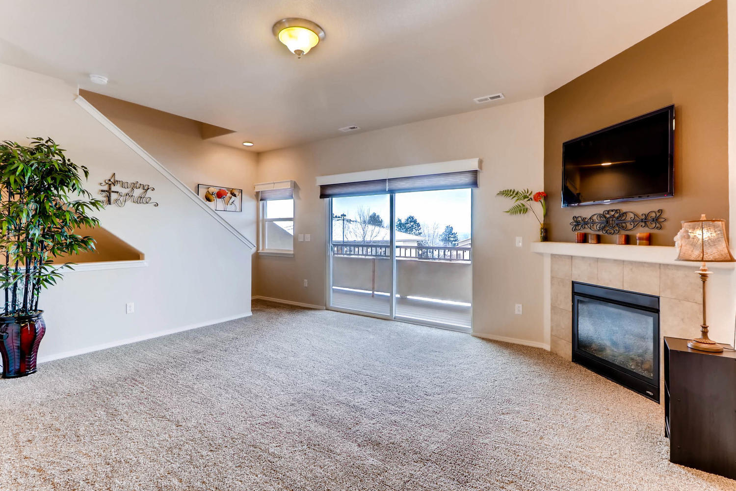 Beautiful 3 bedroom townhouse in gated community available! – photo 3
