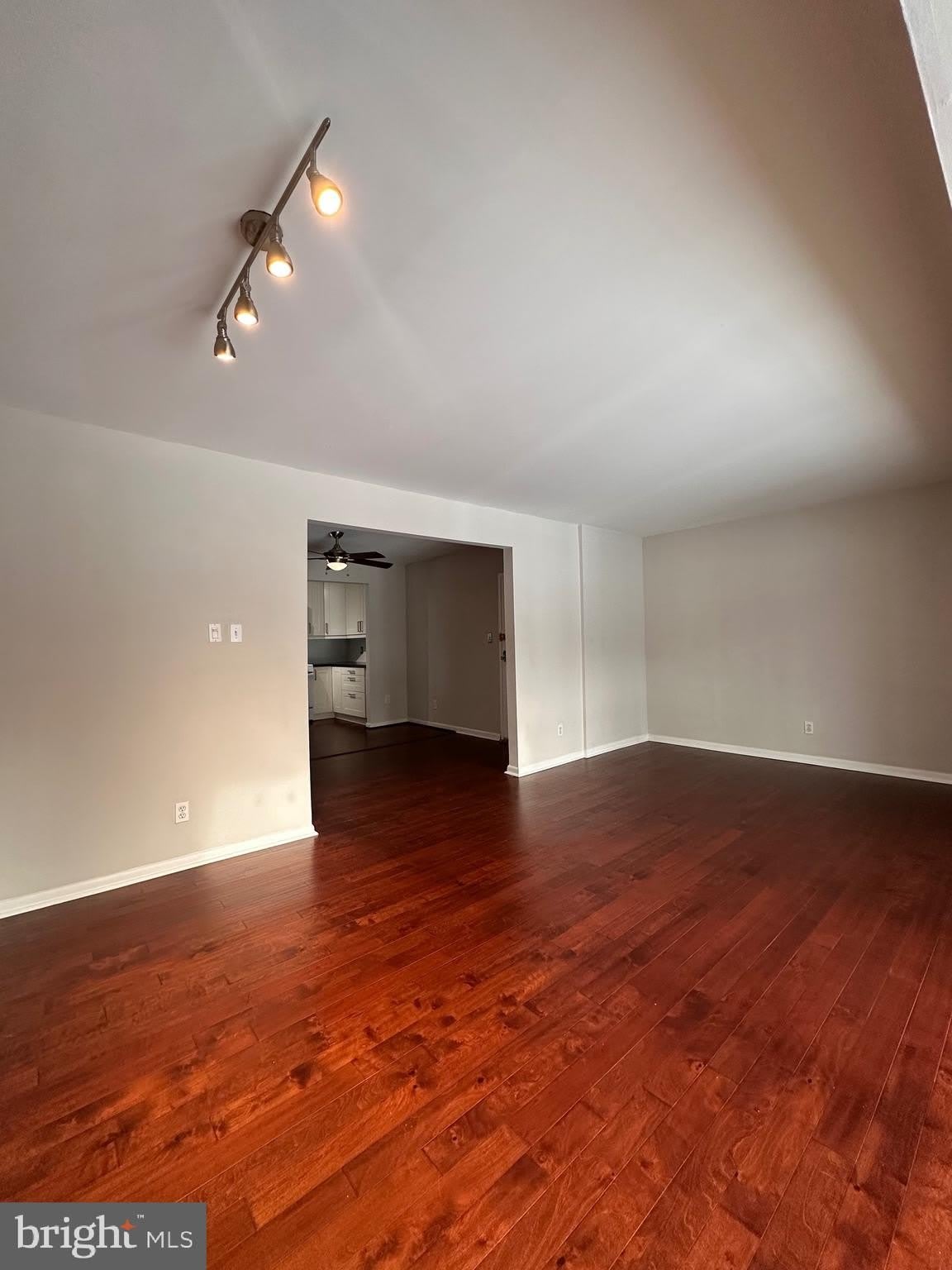 11625 Vantage Hill Road – photo 5