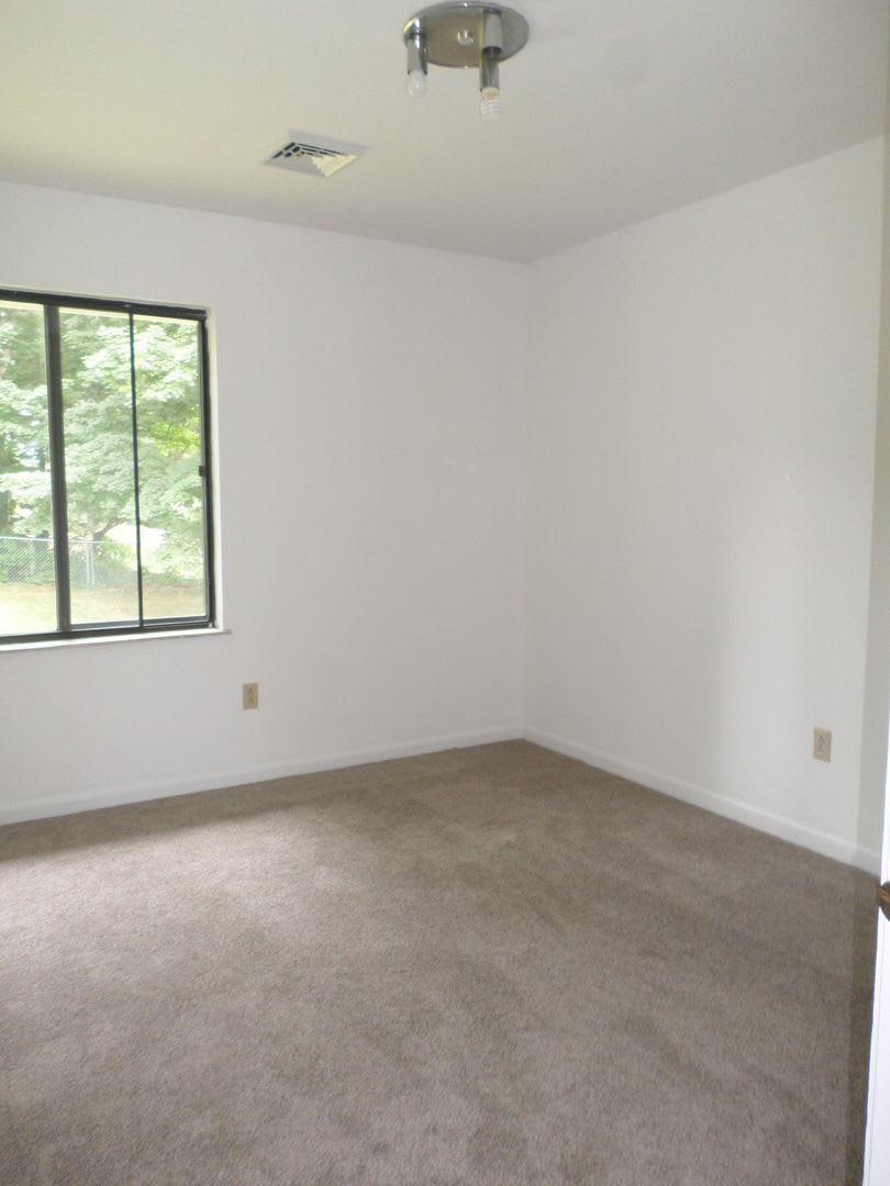 4 Bedroom 3 Bath House with 1 Car Garage – photo 3