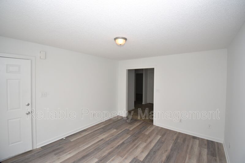106 S James St – photo 4