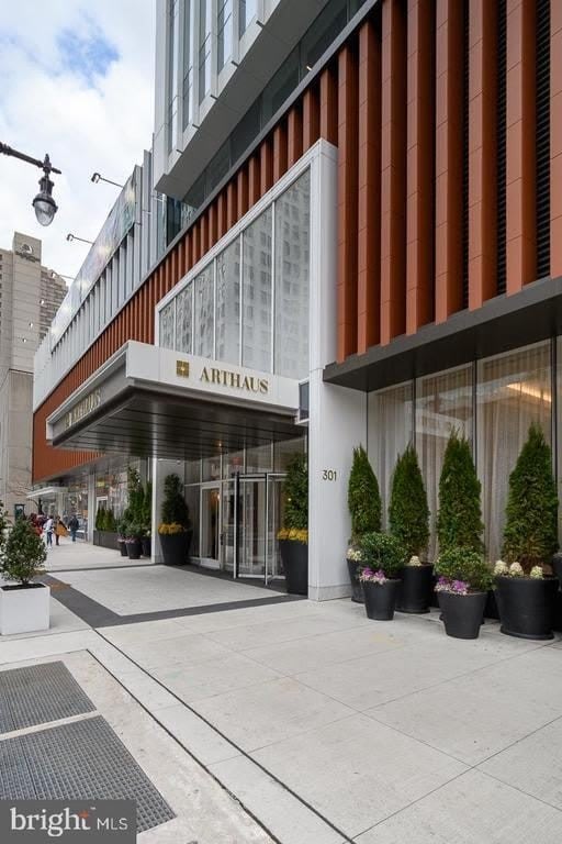 301 S BROAD STREET S – photo 1