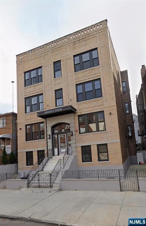 84 Van Wagenen Avenue – photo 1