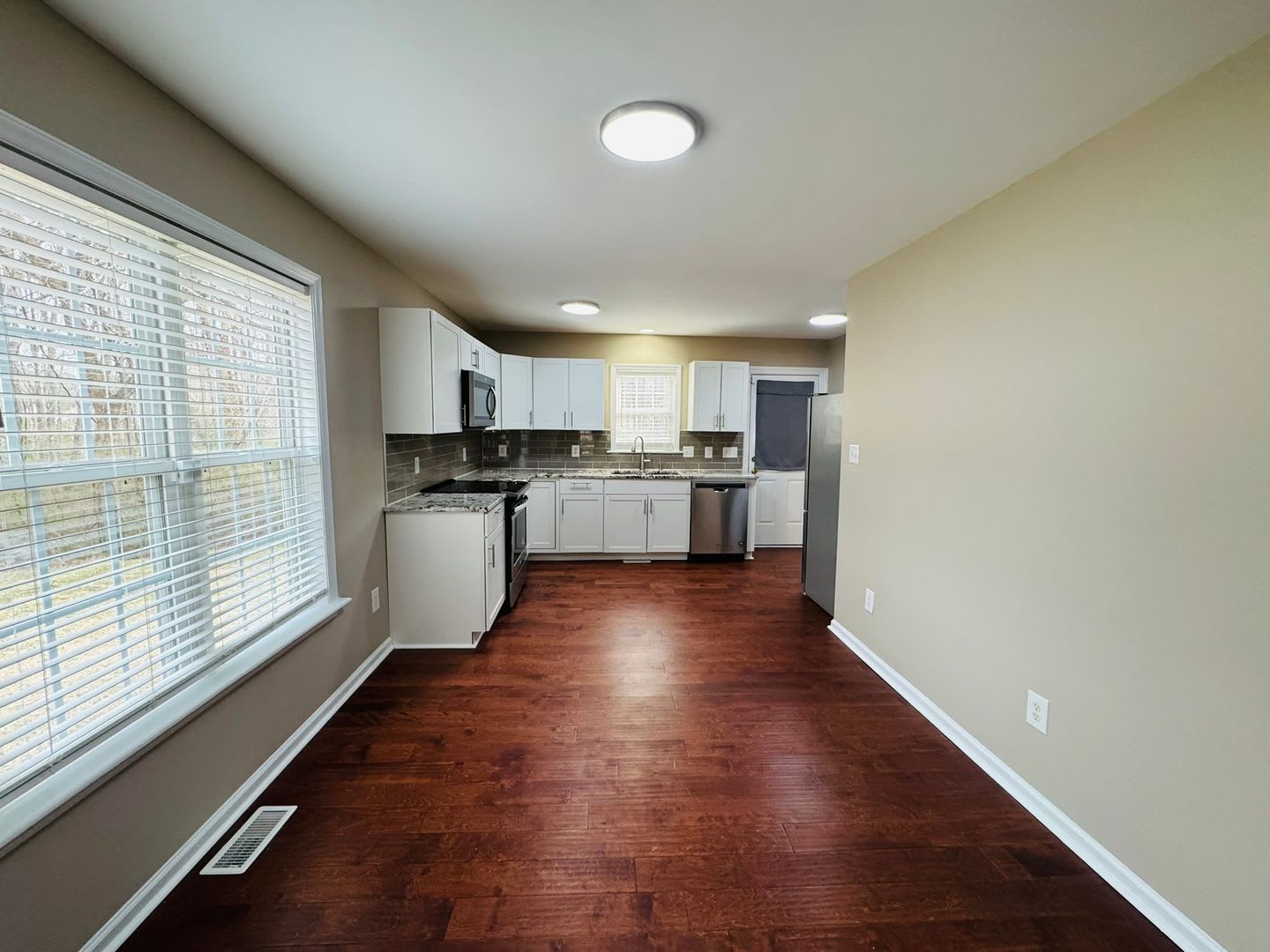 Short term lease available! – photo 5