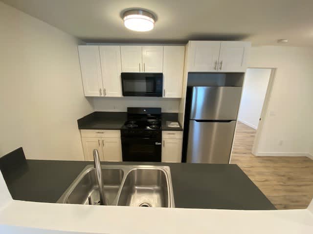 14153 Victory Blvd – photo 3