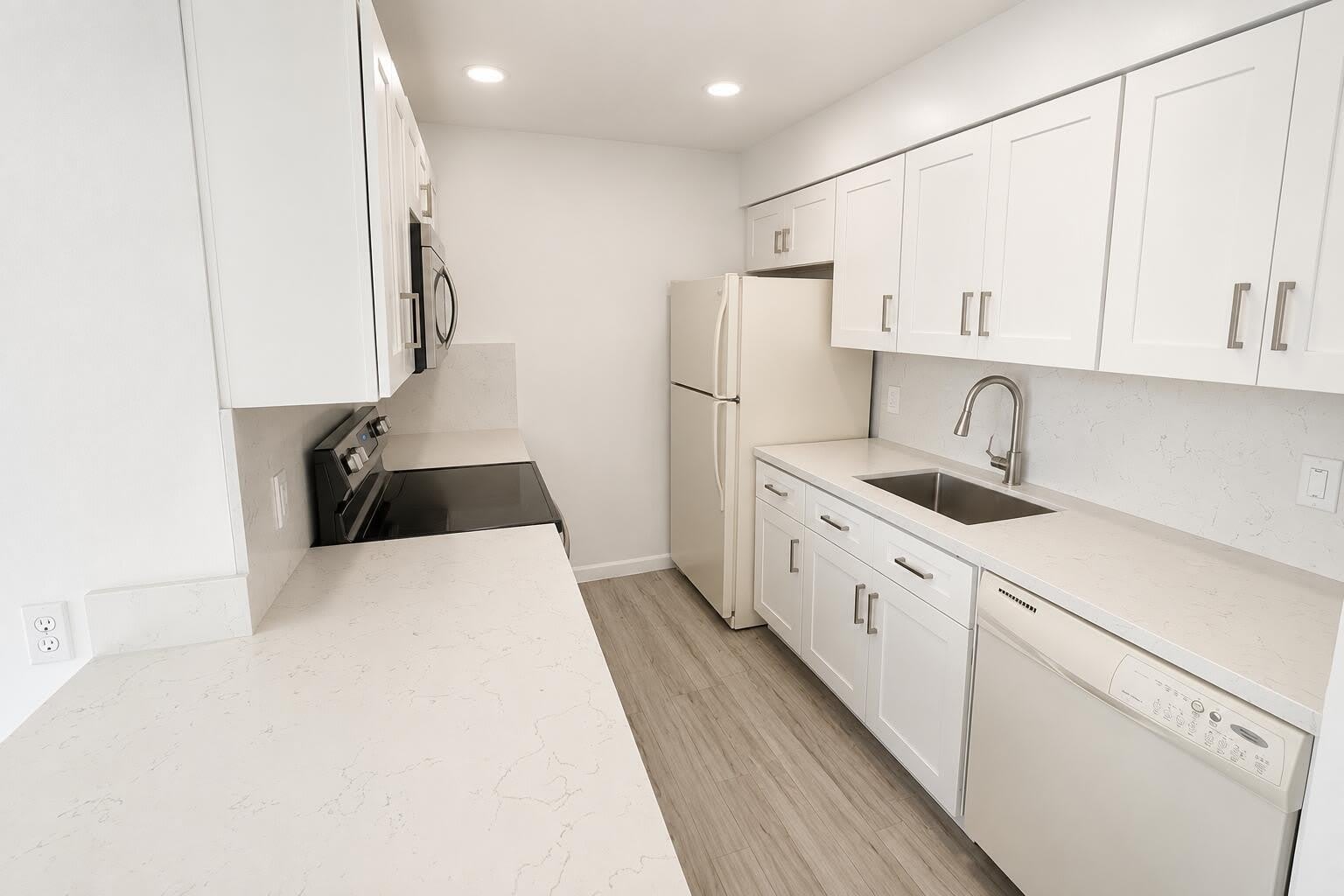 612 Executive Center Drive – photo 4