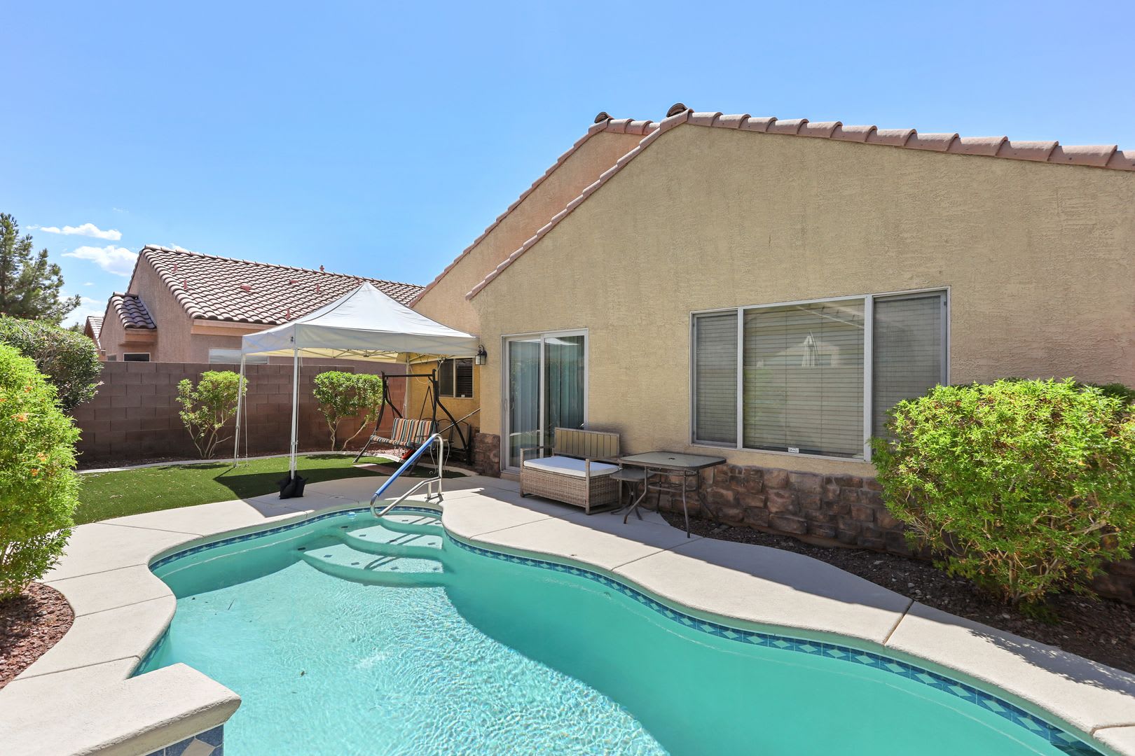 Single Story Pool Home In Stallion Mountain Guard Gated Community – photo 1