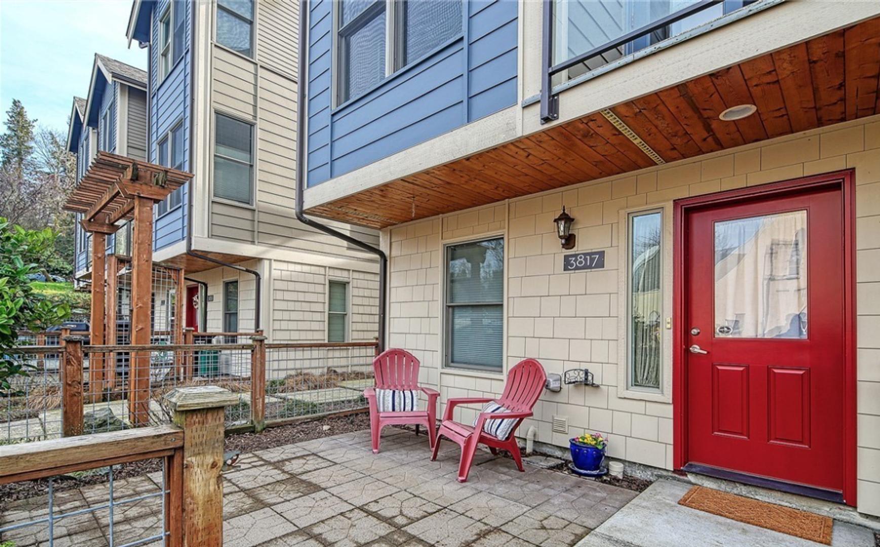 Beautiful 3 Bedroom Townhouse in South Seattle – photo 2