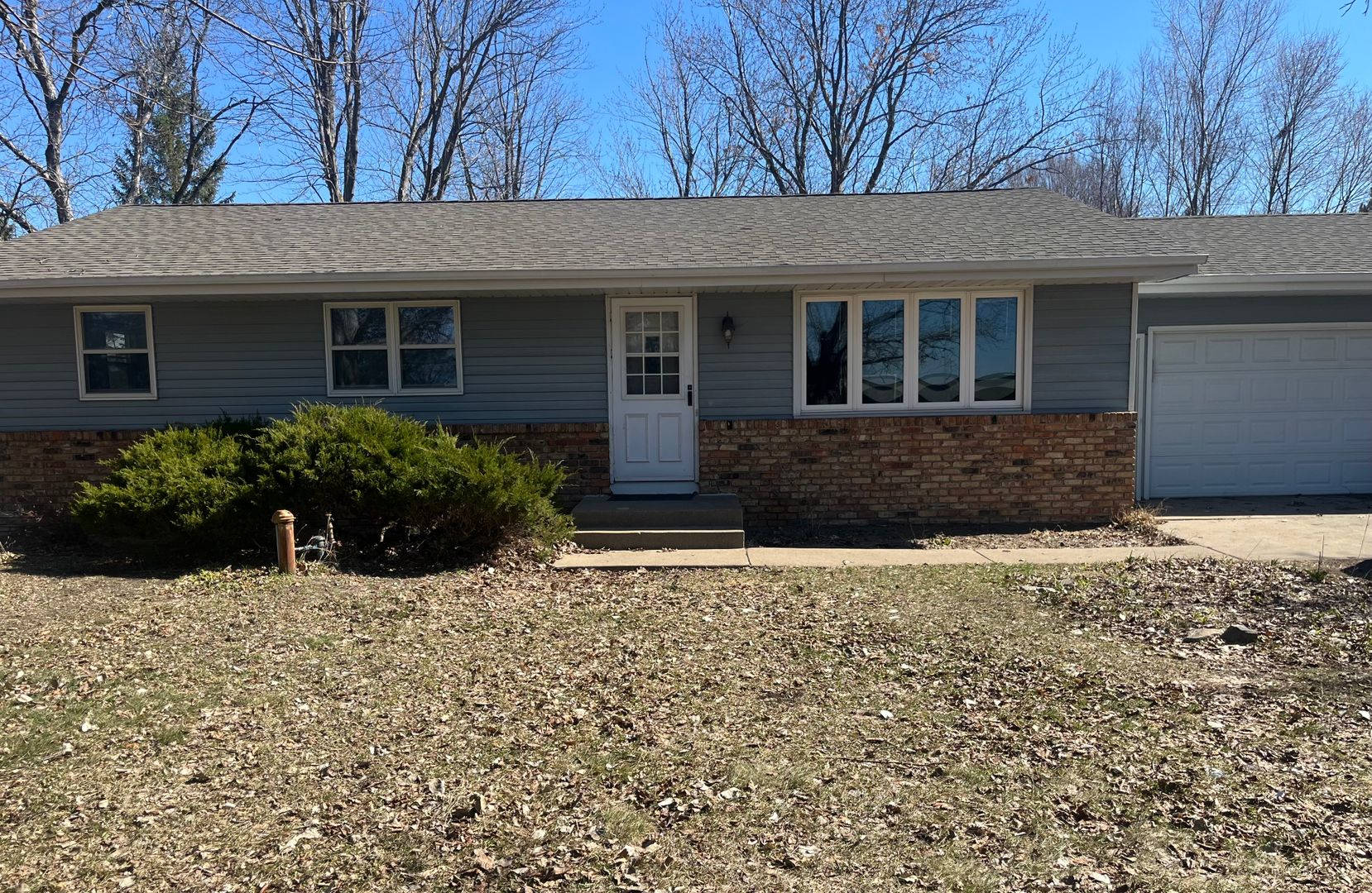 4 bedroom 2.5 Bathrooms – photo 1