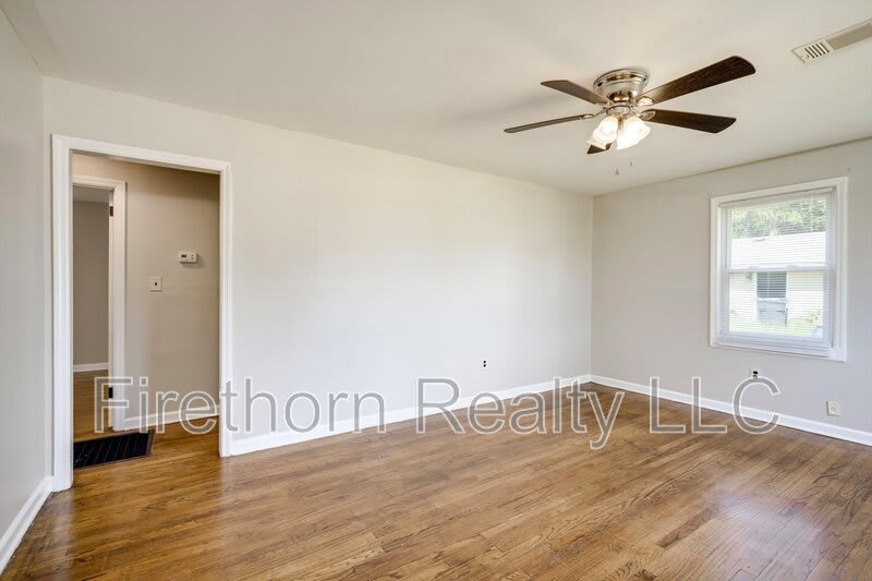 2315 Tobacco Road (main) – photo 5