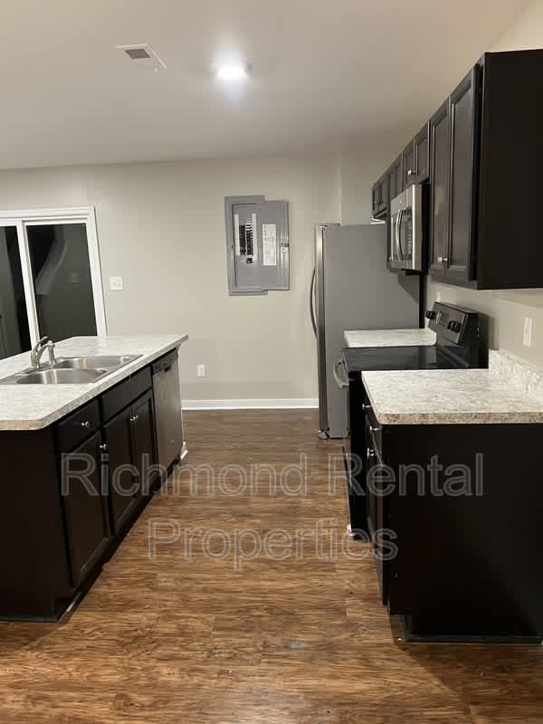 1503 Stonewall Manor Drive – photo 3