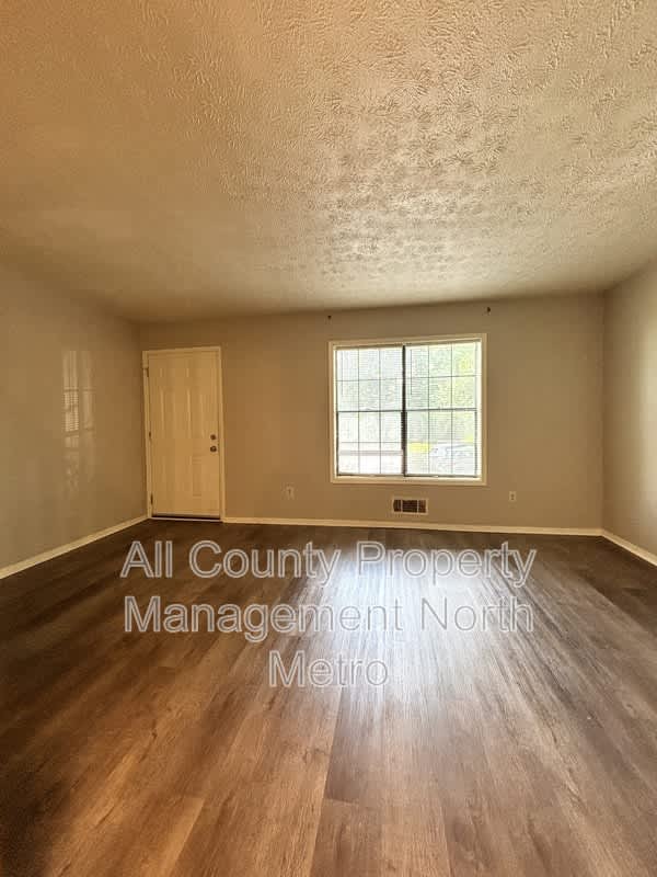 2245 Highpoint Road – photo 4