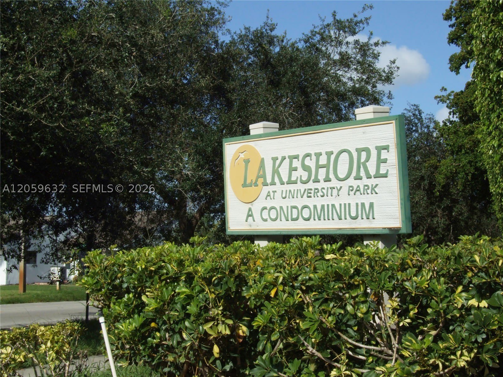 8620 N Sherman Cir – photo 1