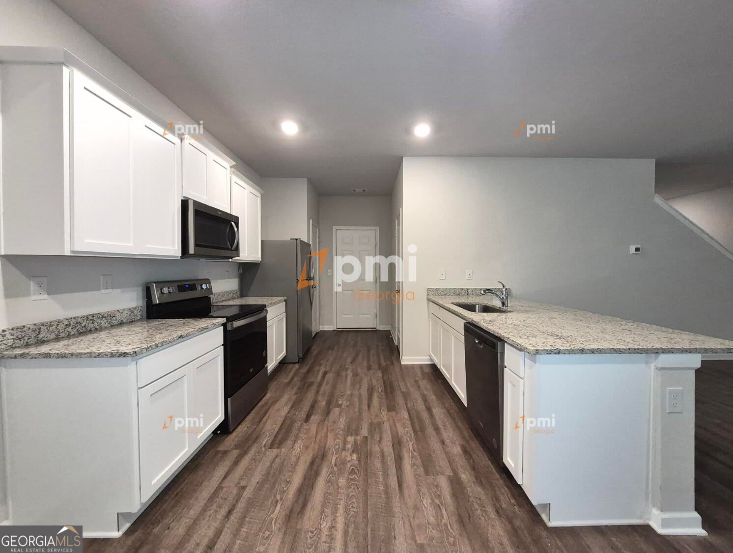 3338 Bridgewood Drive – photo 2