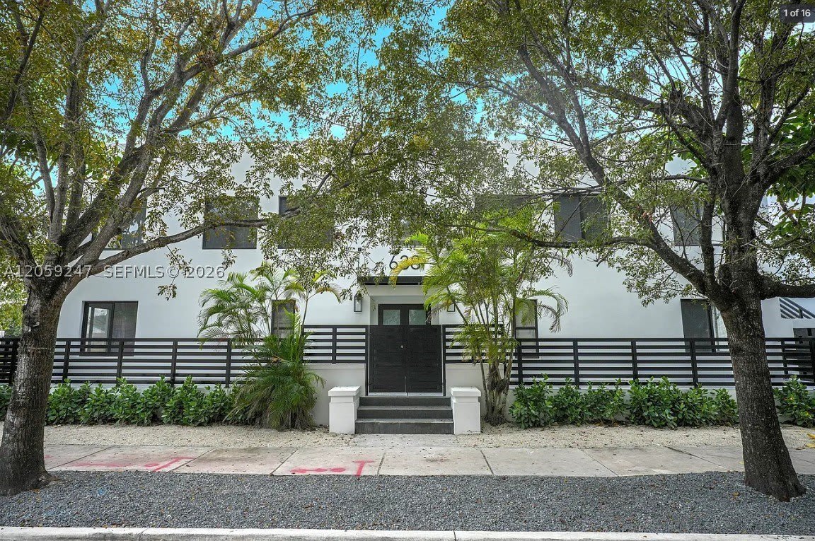 638 SW 21st Ave – photo 2