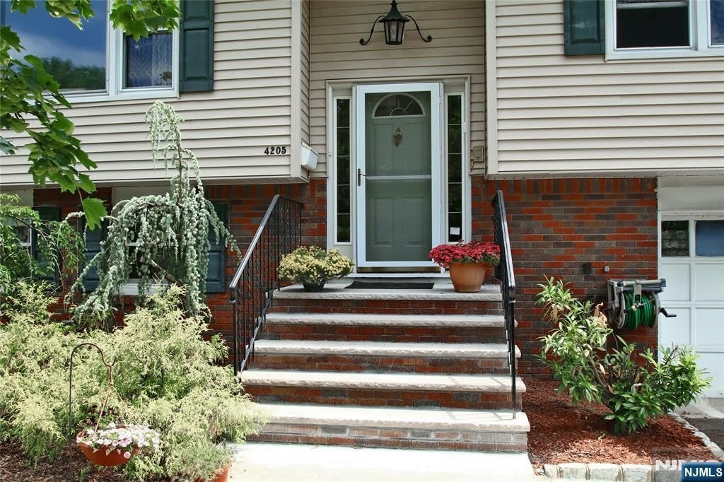 42-05 Naugle Drive – photo 3
