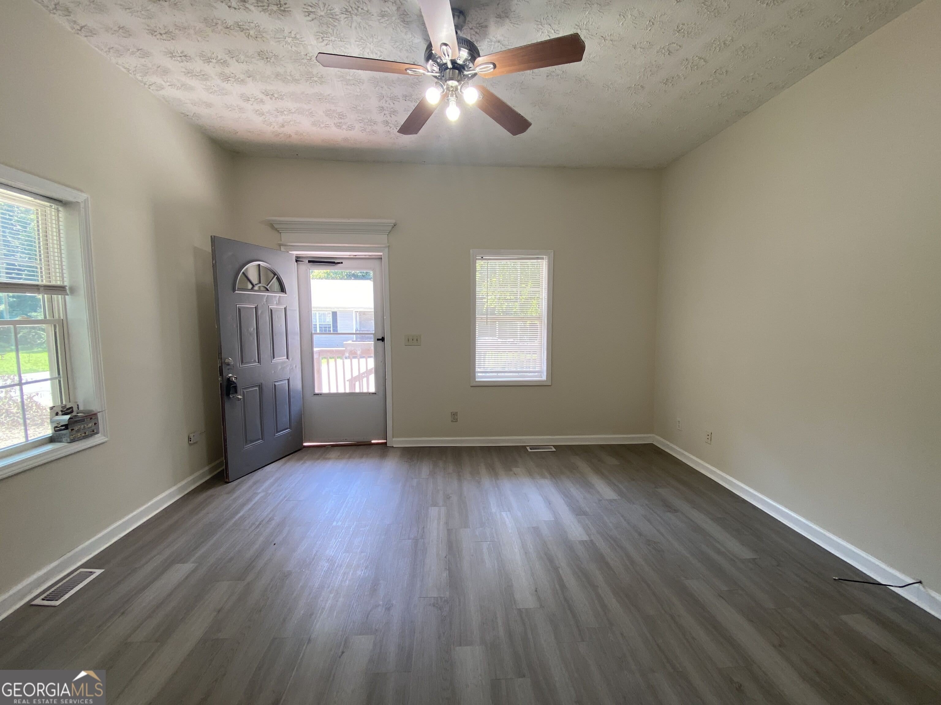 125 Hubbard Street – photo 3