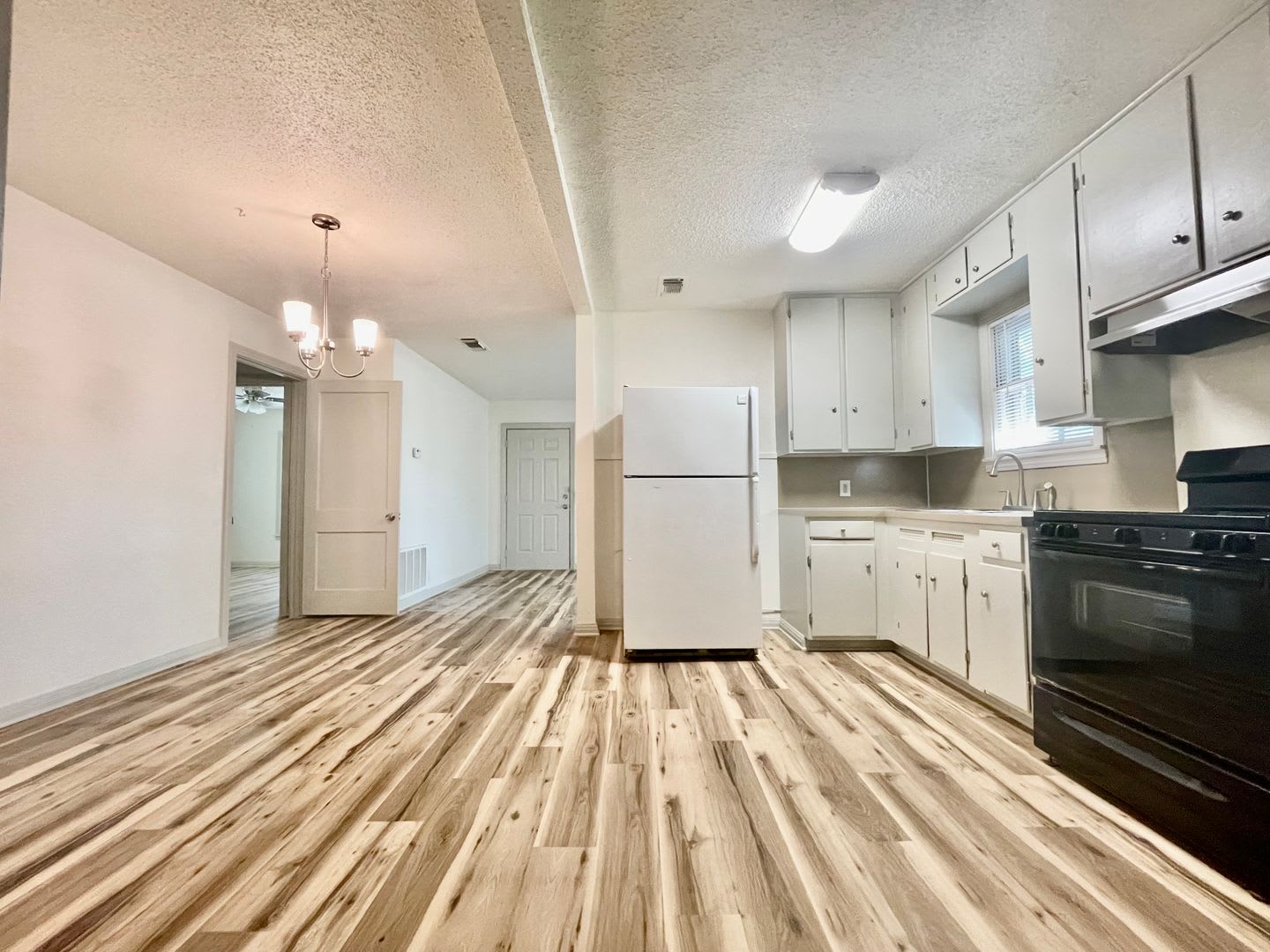Centrally Located & Fully Updated – photo 3
