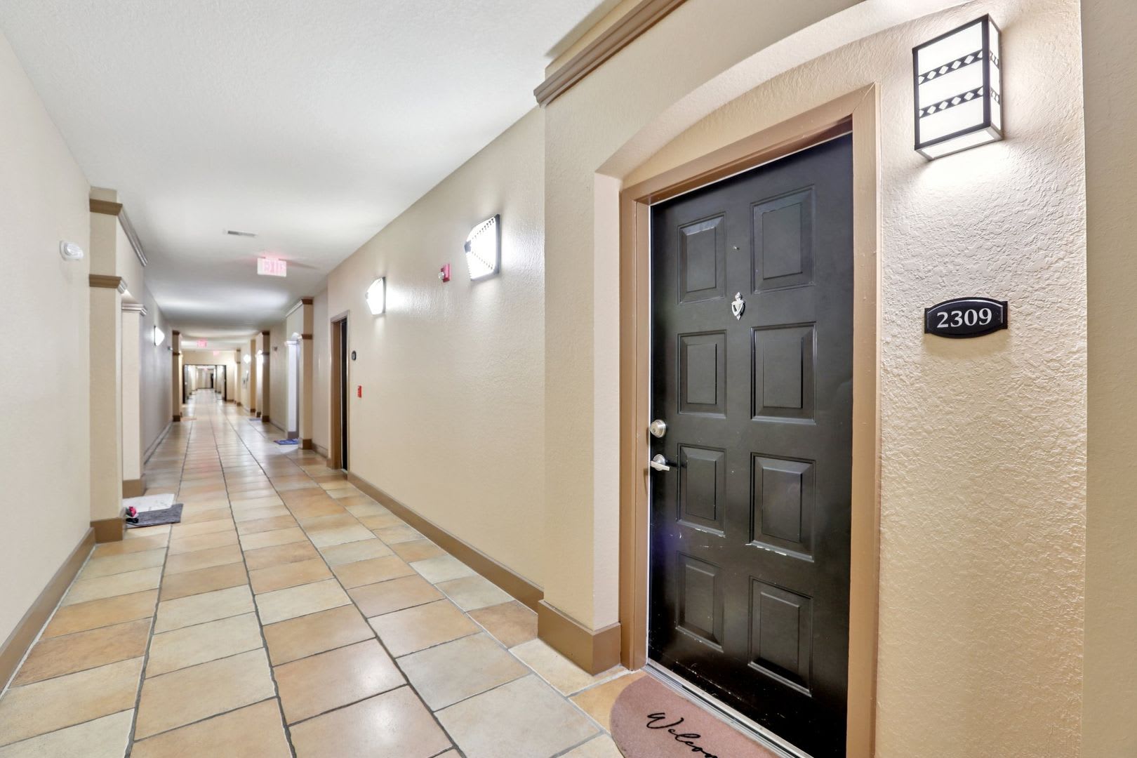 Beautifully Updated And Move In Ready This Fully Remodeled 1 Bedroom 1 Bath Condo Offers An Open Layout With High Ceilings And An Abundance Of Natural Light Throughout Located In The Westshore District – photo 3
