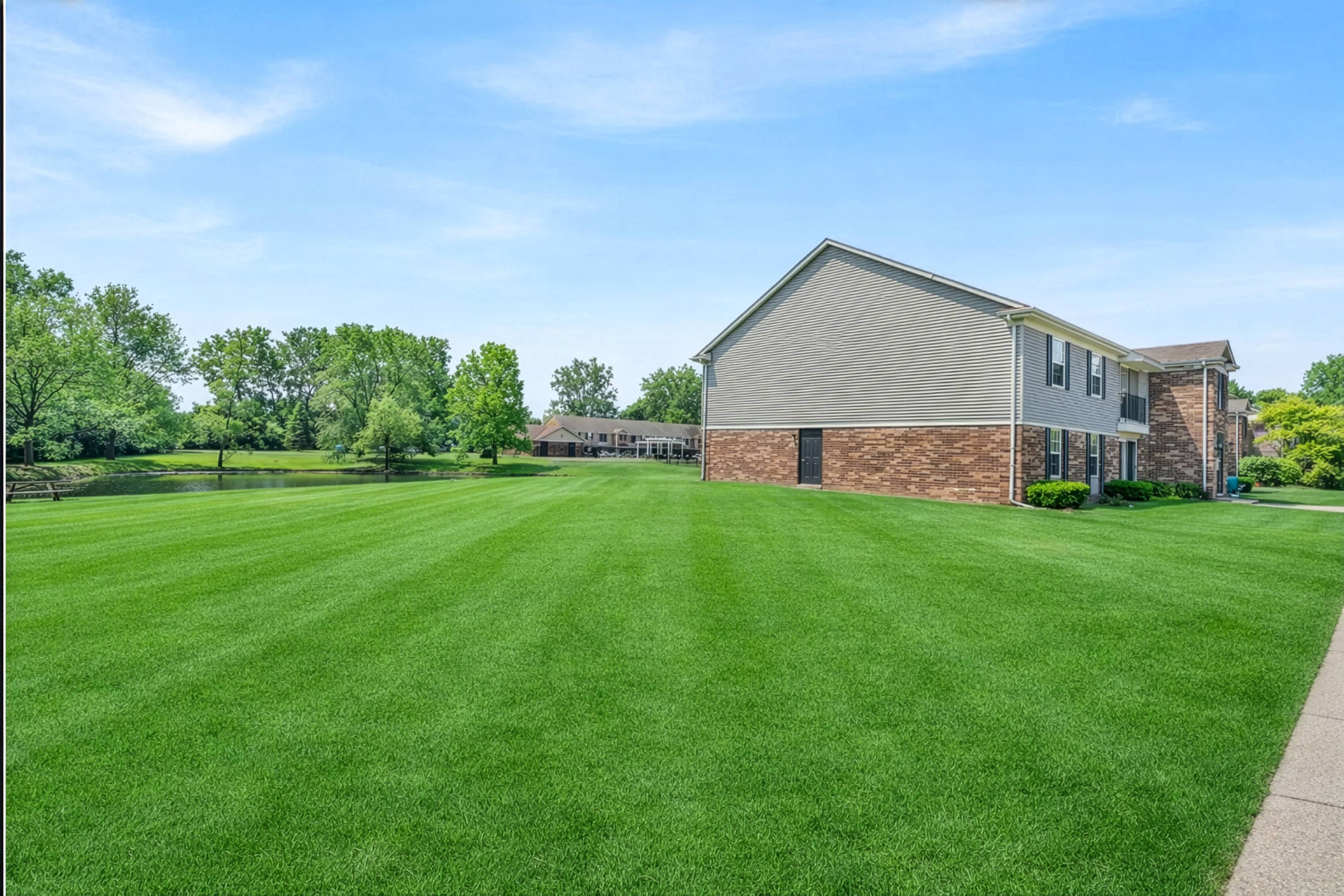 South Grove Apartments – photo 5