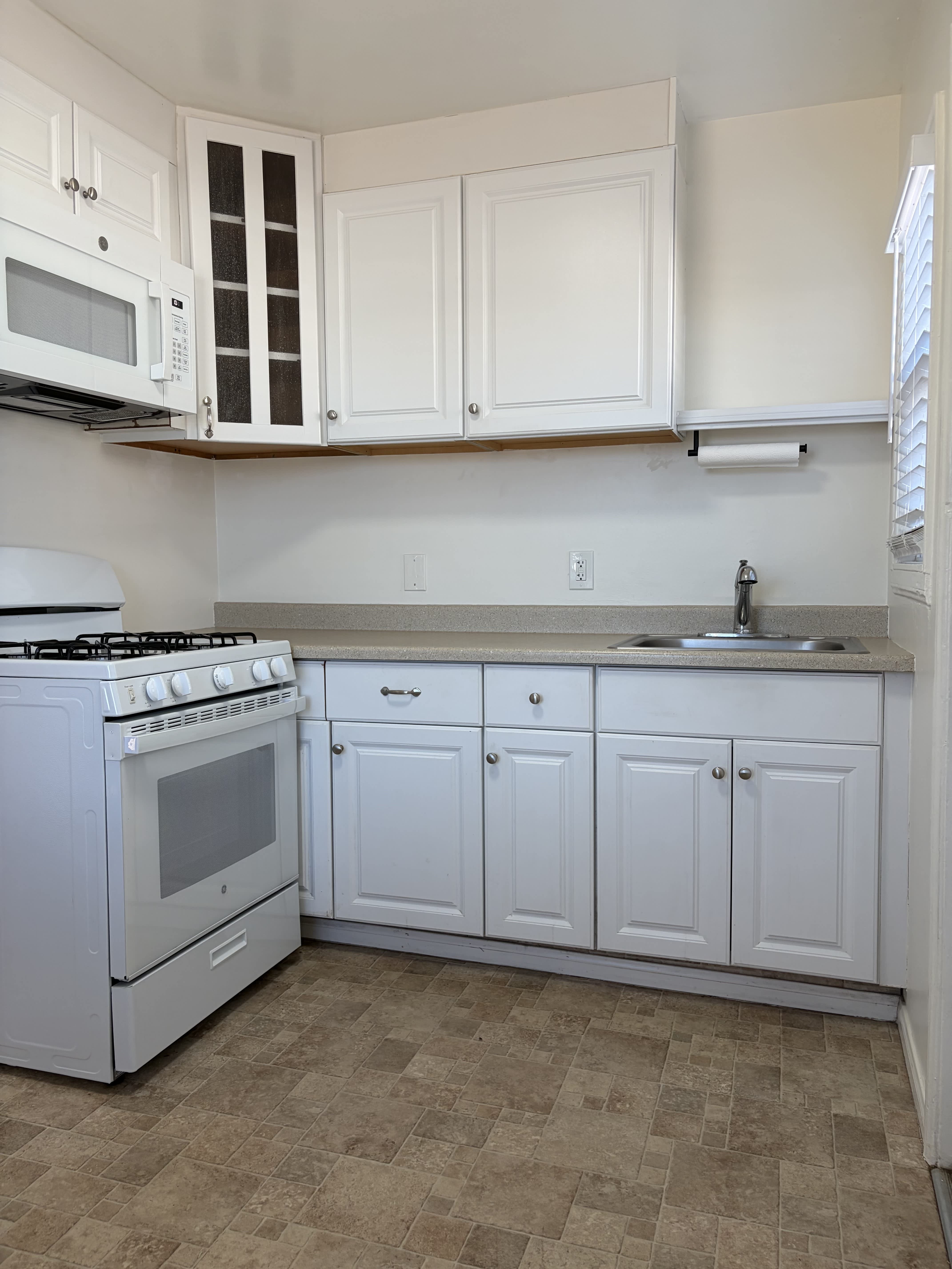 582 Mc Intosh Street – photo 5