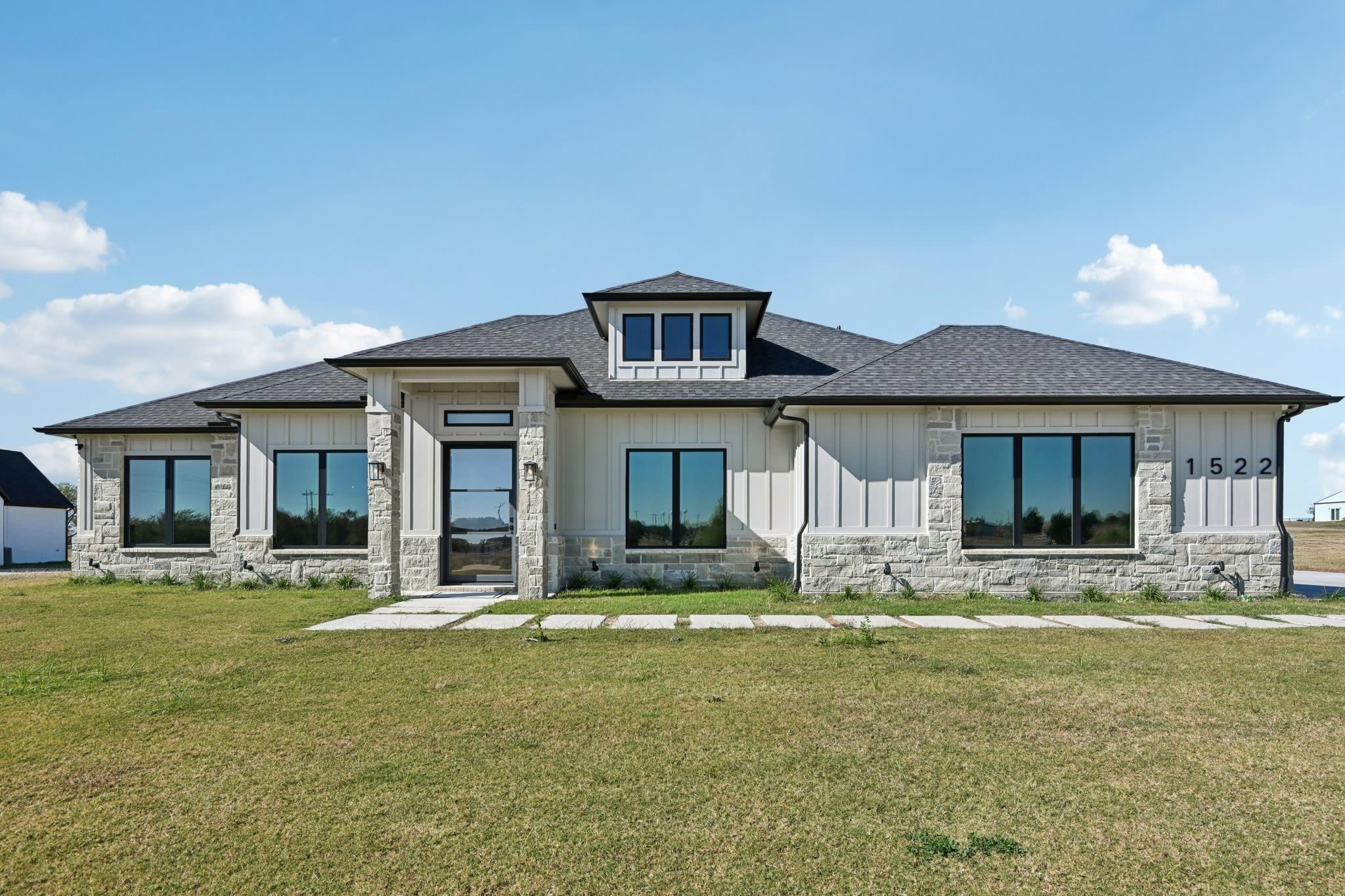 1522 Carter Drive – photo 1